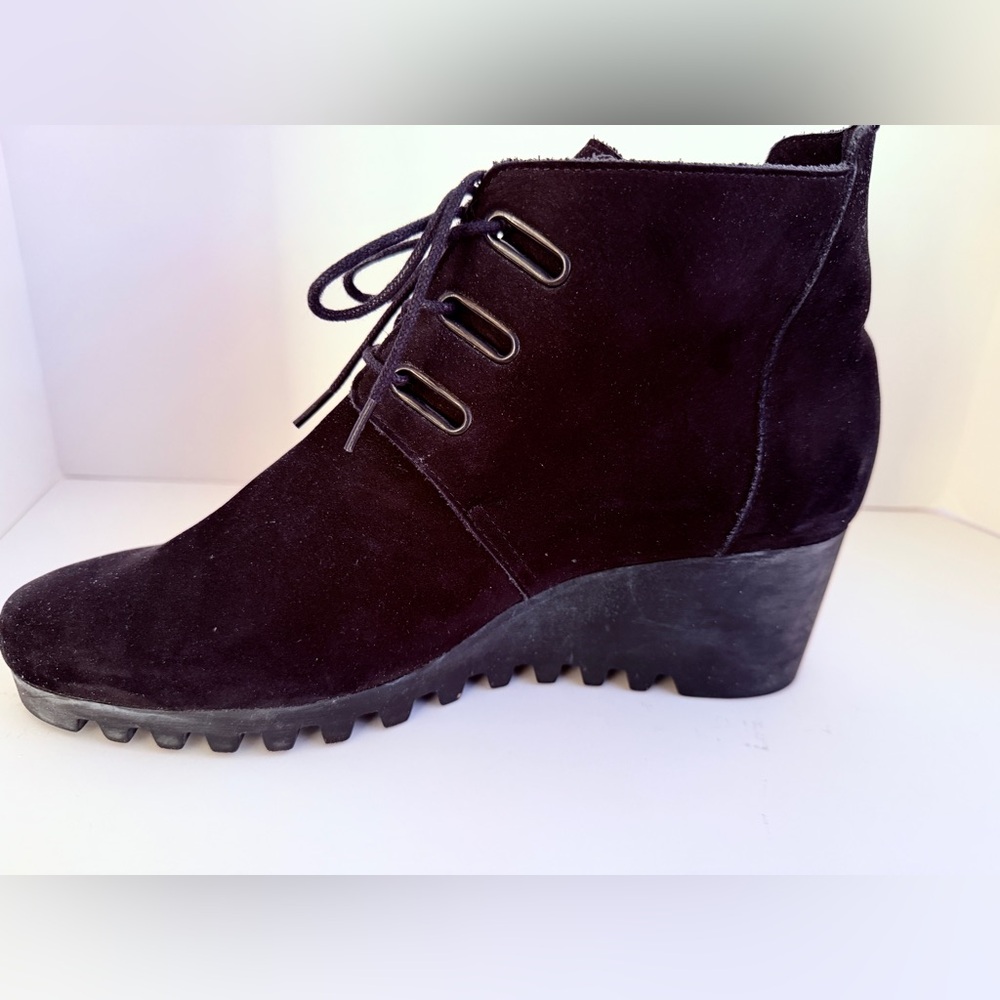 ARCHE LARELA
LEATHER SUEDE BOOTIE, BLACK, Sz 41, Barely Used